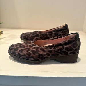 Taryn Rose Brown Leopard Print Flats